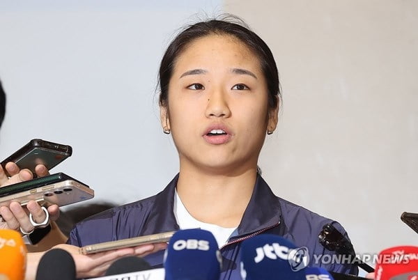 天空体育：尽管曼联遭遇0-3惨败 但滕哈赫仍帅位无忧