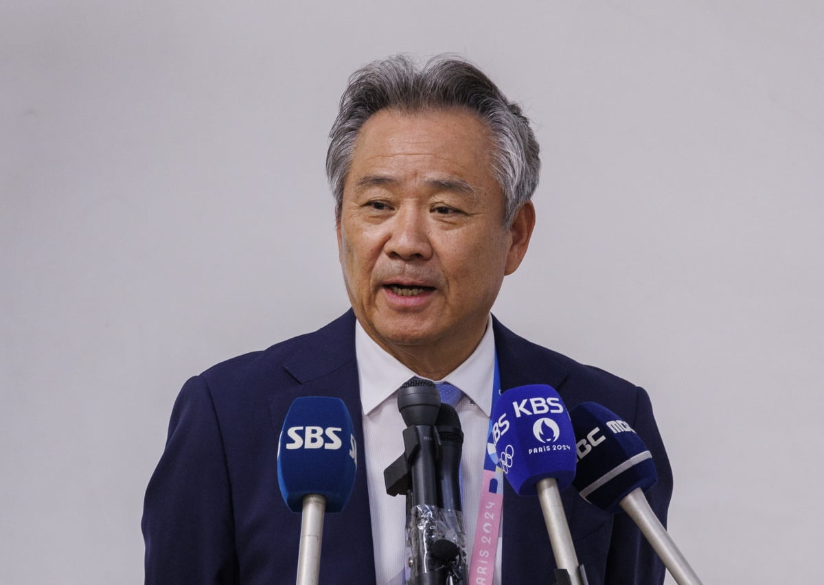 英足总官方：曼联助教弗莱彻因行为不当被禁赛3场+罚款7500镑