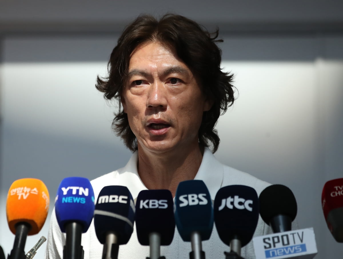 帽子戏法，路易斯-迪亚斯当选利物浦vs勒沃库森全场最佳