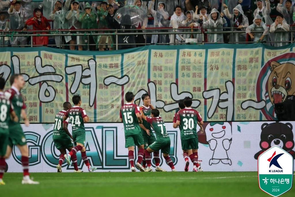 马刺开局9-2后，克内克特连得8分帮助湖人打出12-4反超比分