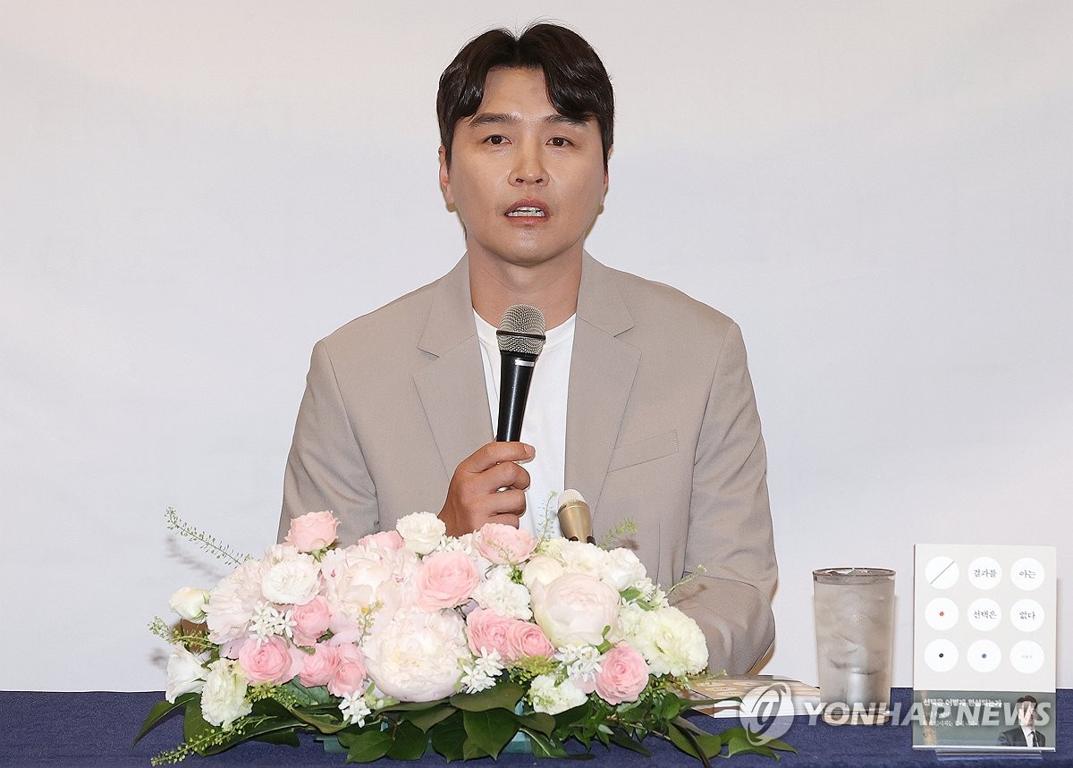 范尼首秀曼晚预测曼联首发：锋线后防均大幅轮换 迪亚洛齐尔克泽出战